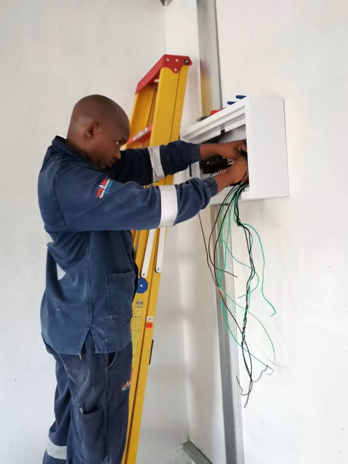 Makhonatsotlhe Trading - Electrical & Construction Services in Daniëlskuil
