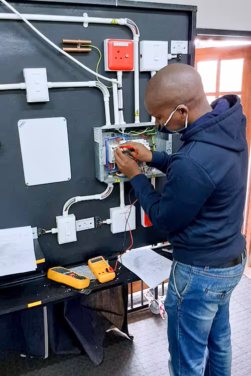 Makhonatsotlhe Trading - Electrical & Construction Services in Daniëlskuil